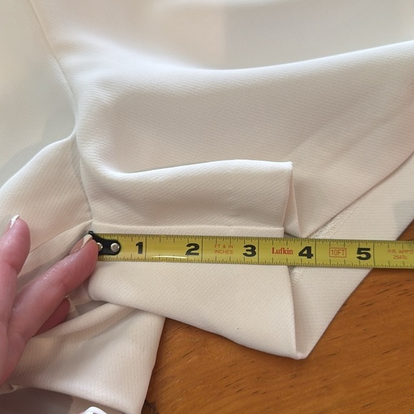 NWT GOOD AMERICAN
LUXE SUITING TROUSER SHORT - Picture 15 of 16